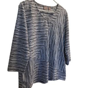 Chico’s EasyWear V-Neck Top * Large